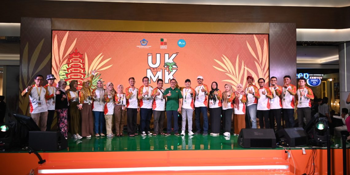 UMKM Binaan Institut Teknologi Sawit Indonesia pamerkan kerajinan tangan olahan pelepah sawit di Gebyar UMKM berbasis sawit di Palembang Indah Mall