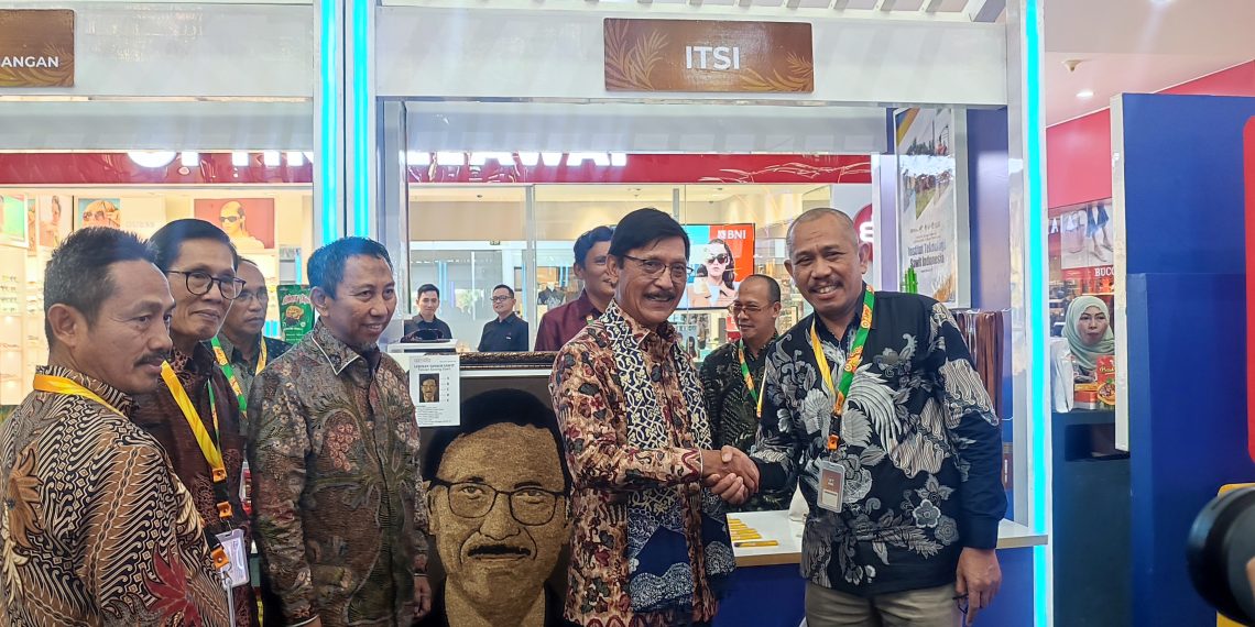 Institut Teknologi Sawit Indonesia Hadir dan Meriahkan Kegiatan Gebyar UKMK “Just Saw It” BPDPKS Tahun 2023 di Malang