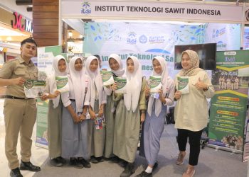 Meriahkan Pameran Pendidikan Tinggi Sumatera Utara Tahun 2024, Siswa SMU Antusias Kunjungi Stand Pameran ITSI
