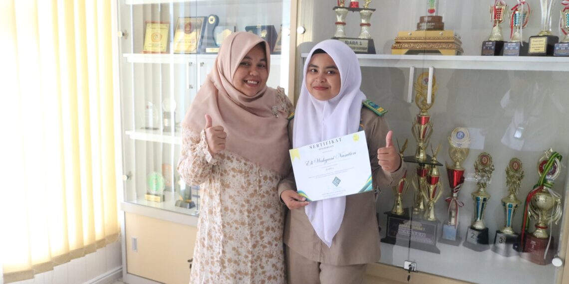 Mahasiswa ITSI Juara I Lomba ajang Essai